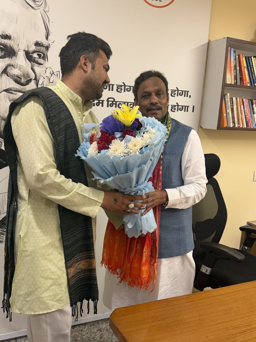 sunilkharibjp's tweet photo. कुशल नेतृत्व, दृढ़ संकल्प! भाजपा राष्ट्रीय महासचिव और यूपी प्रभारी आदरणीय श्री विनोद तावड़े जी। 💐✨ #Leader #VinodTawde #BJP https://t.co/JPZRqJKu3b