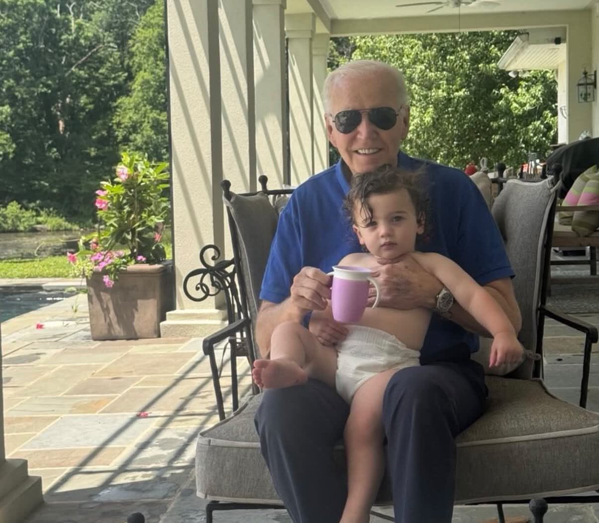 Miti_Blue2's tweet photo. President Biden has been spending time with his great-grandson Willie!
He’s so sweet 🥰 https://t.co/OvZkzaHwyj