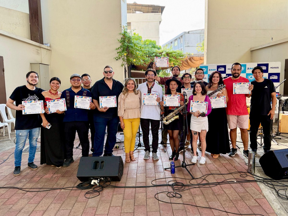 ZumarGye's tweet photo. En el cierre del Mes de las Artes, alumnos y docentes del CAC ZUMAR mostraron talento en un festival de arte y cultura en Ruta Centro, dónde también fueron invitados grupos folclóricos.
La Alcaldía apoya el talento artístico a través de ZUMAR.
#AsiSeHaceGuayaquil #ObraDeAquiles https://t.co/uutd6zbtbT