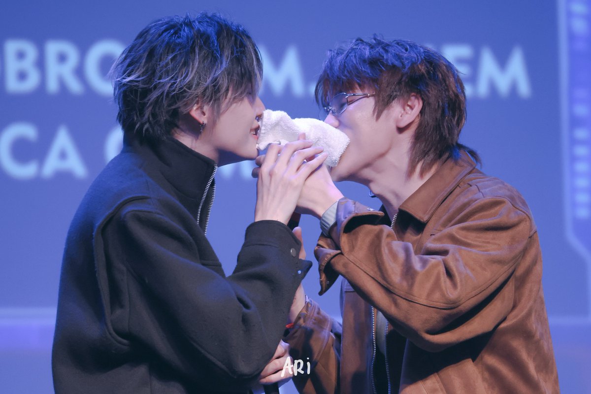 ARi__5959's tweet photo. 260830 BOUNPREM FANMEET EM SAMPA
아이고 귀여워 🥹🥹🥹

#bb0un #prem_space
#BOUNPREM1stFMinSaoPaulo https://t.co/QzG8ypCHJ2