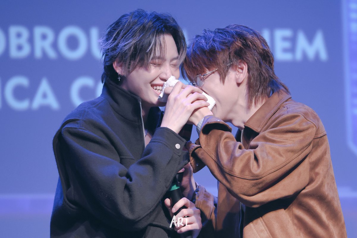ARi__5959's tweet photo. 260830 BOUNPREM FANMEET EM SAMPA
아이고 귀여워 🥹🥹🥹

#bb0un #prem_space
#BOUNPREM1stFMinSaoPaulo https://t.co/QzG8ypCHJ2