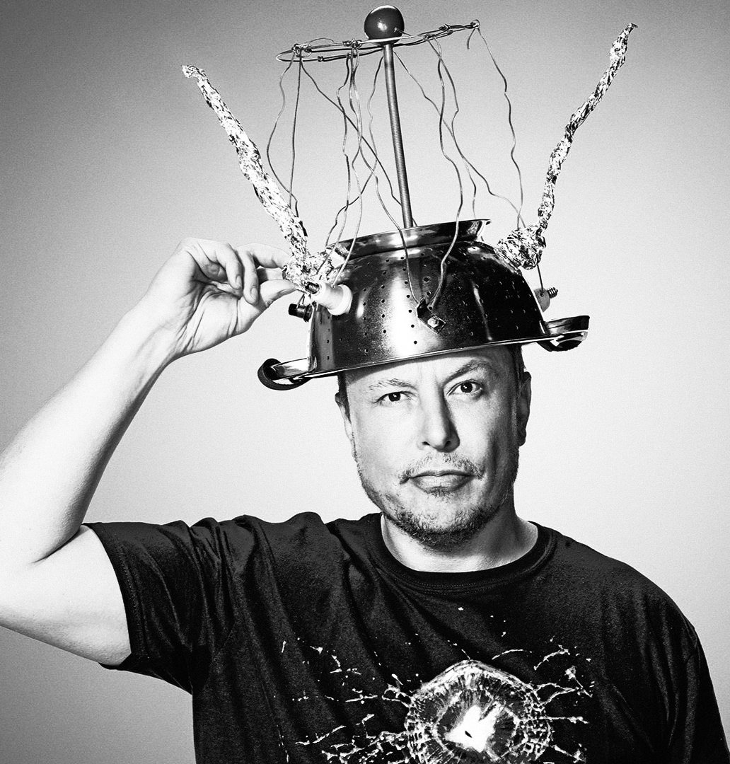 ElonBeingElon's tweet photo. Elon can afford any costume. He chose the colander.

Foil at the sides. One hand already on the wire. The official tycoon face did not get selected. https://t.co/ksho4IIytj
