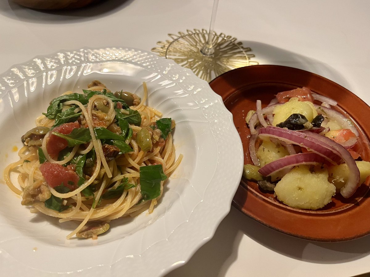 Regnodipasta's tweet photo. プッタネスカ
シチリア風サラダ

やっぱプッタネスカ好きだけど、塩分要注意
#イタリア料理はムラの美学 https://t.co/ywhor1FZKk