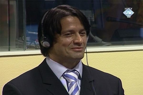 CagottoIntenso's tweet photo. @Frc_88 Fotte un cazzo delle balle di tribunali di merda messi su da gente di merda che agisce per tornaconto politico.
Bastardi che nel caso di questo verme di nome Naser Oric e dei suoi amici tagliateste che si facevano le collana con dita serbe si sono girati dall'altra parte. https://t.co/FJHAeaHhcb