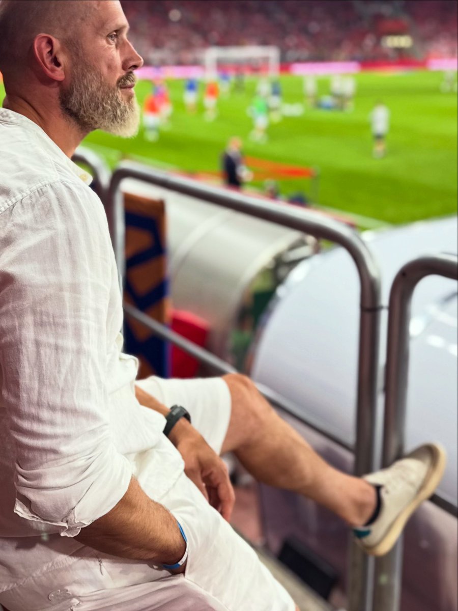 MichaSobkowiak's tweet photo. Na koniec wyjazdowego tygodnia totalny rollercoaster emocji i zwycięstwo w doliczonym czasie gry, na najbardziej wrogim terenie. Wspaniałe uczucie. 

#ZaLechem https://t.co/e667t9cG96