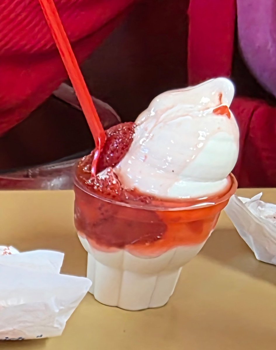 DeWayneEdwards's tweet photo. I am Eating Dinner at "Dairy Queen" with Mama!! https://t.co/1gDMGOnwOH