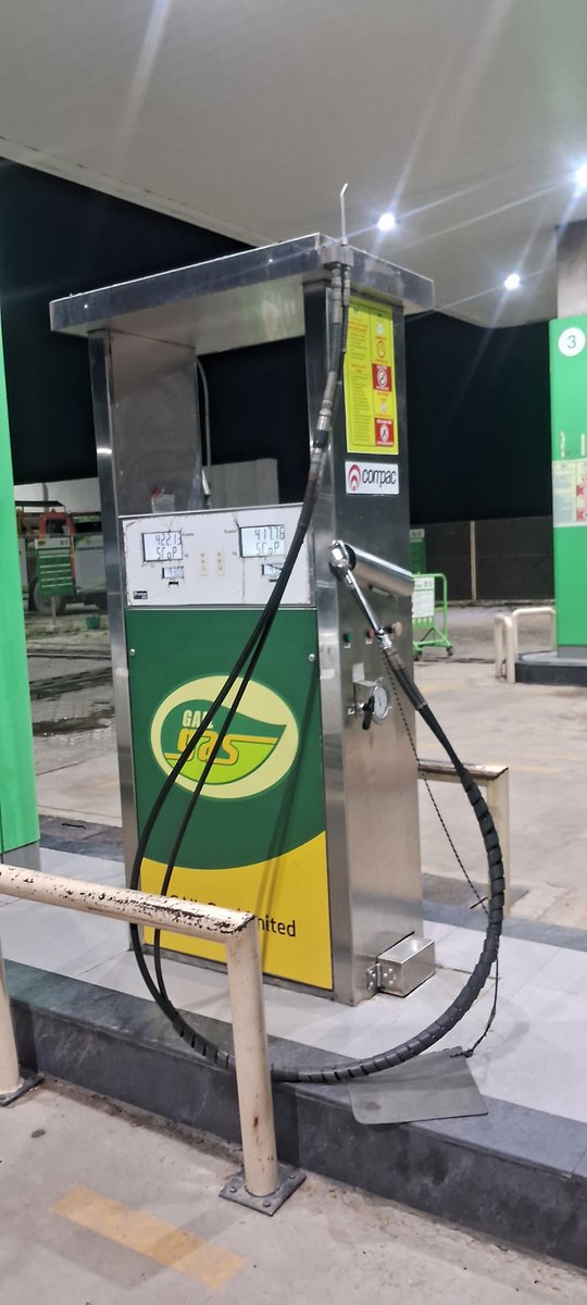 jal4455's tweet photo. @RIL_Updates रात 8:00 जिओ बीपी पर सीएनजी लेने के लिए दिनांक 30.8.2026 गया था सीएनजी पंप चालू था और वहां पर कोई कर्मचारी मौजूद नहीं था इधर ���ेखा तो अंदर साइड में आवाज आ रही थी देखा कि वहां पर शराब पी रहे थे मैं जियो बीपी से विनम्र निवेदन करता हू इन लोगों को तत्काल कार्रवा�� की जाए https://t.co/M33NtEw55c