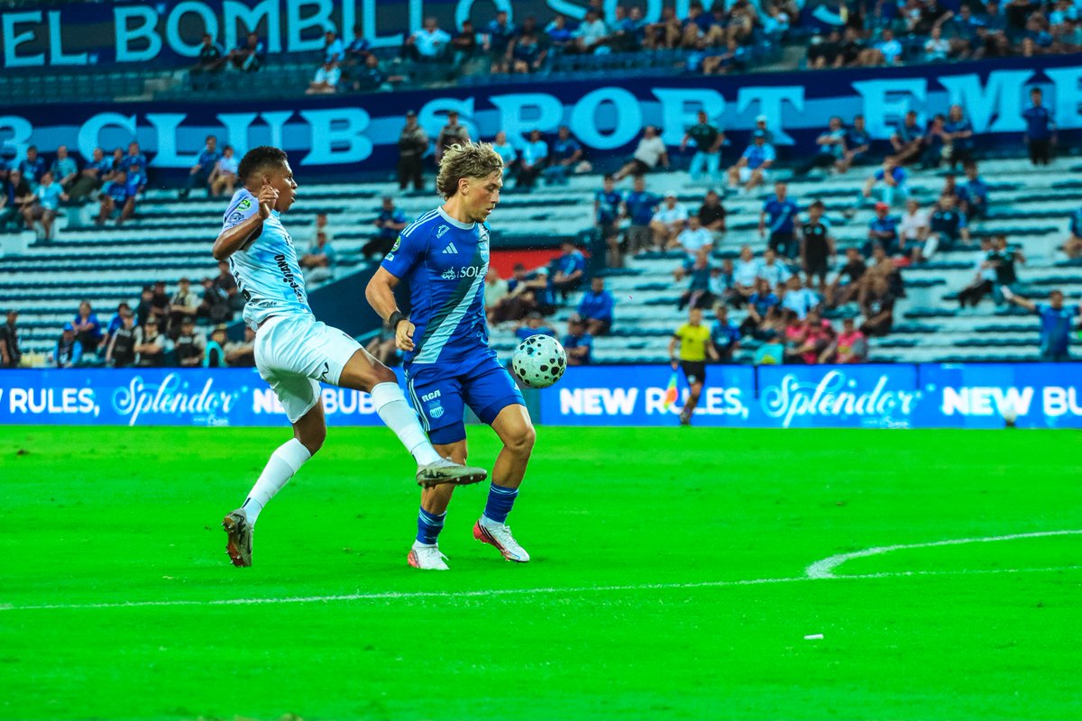 CSEmelec's tweet photo. ⌚️⏱ Final del primer tiempo.
#CSExLFC 1-1
#LigaEcuabetConectadaPorXtrim https://t.co/QftkLnLB8M