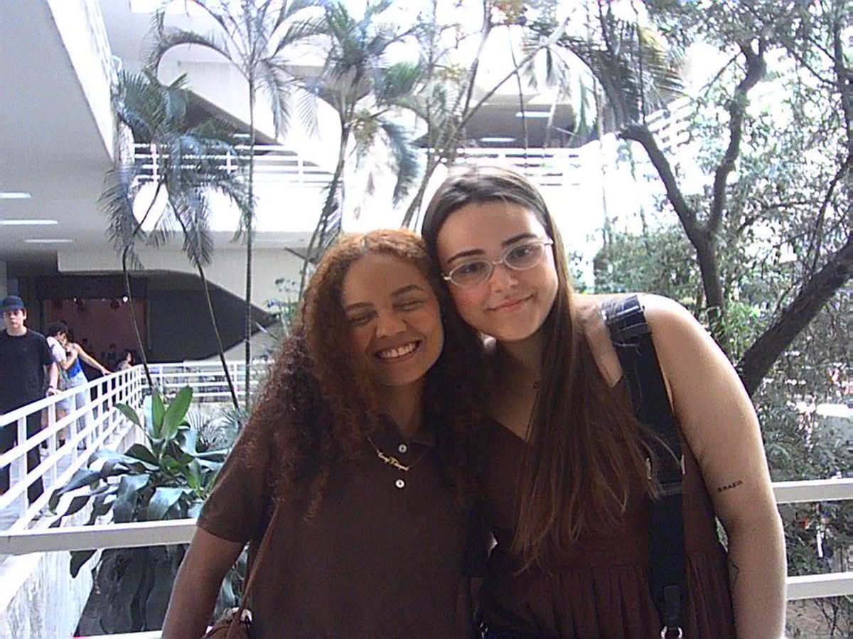 28bysuga's tweet photo. nos últimos dias só tenho conseguido, junto com minhas amigas, reviver as memórias que tivemos com a ana vitória, não fiz basicamente mais que isso. memórias de carinho, cuidado, amor e de tantas risadas. quem teve a ana vitória na vida é tão sortudo, https://t.co/6zWGVgEELa