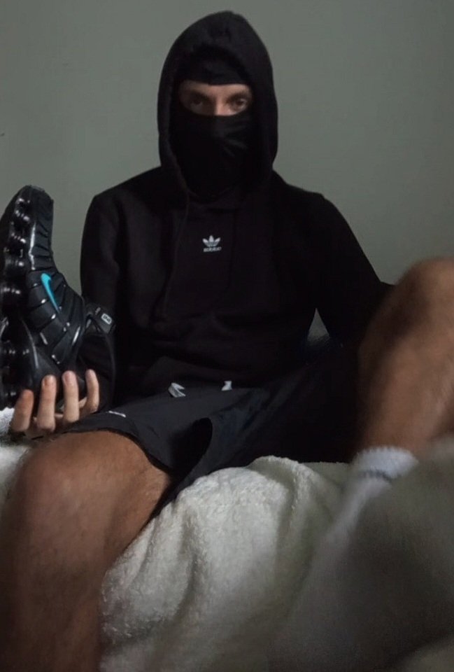 scallypunkk's tweet photo. what are you reaching for first fags? ๐๐๐
#scally #chavlad #scallylad #gayscally #gayfeet #gayfootfetish #sneakers #gaysneakers #footworship #findom #footfetish https://t.co/3T6PiNSGmp