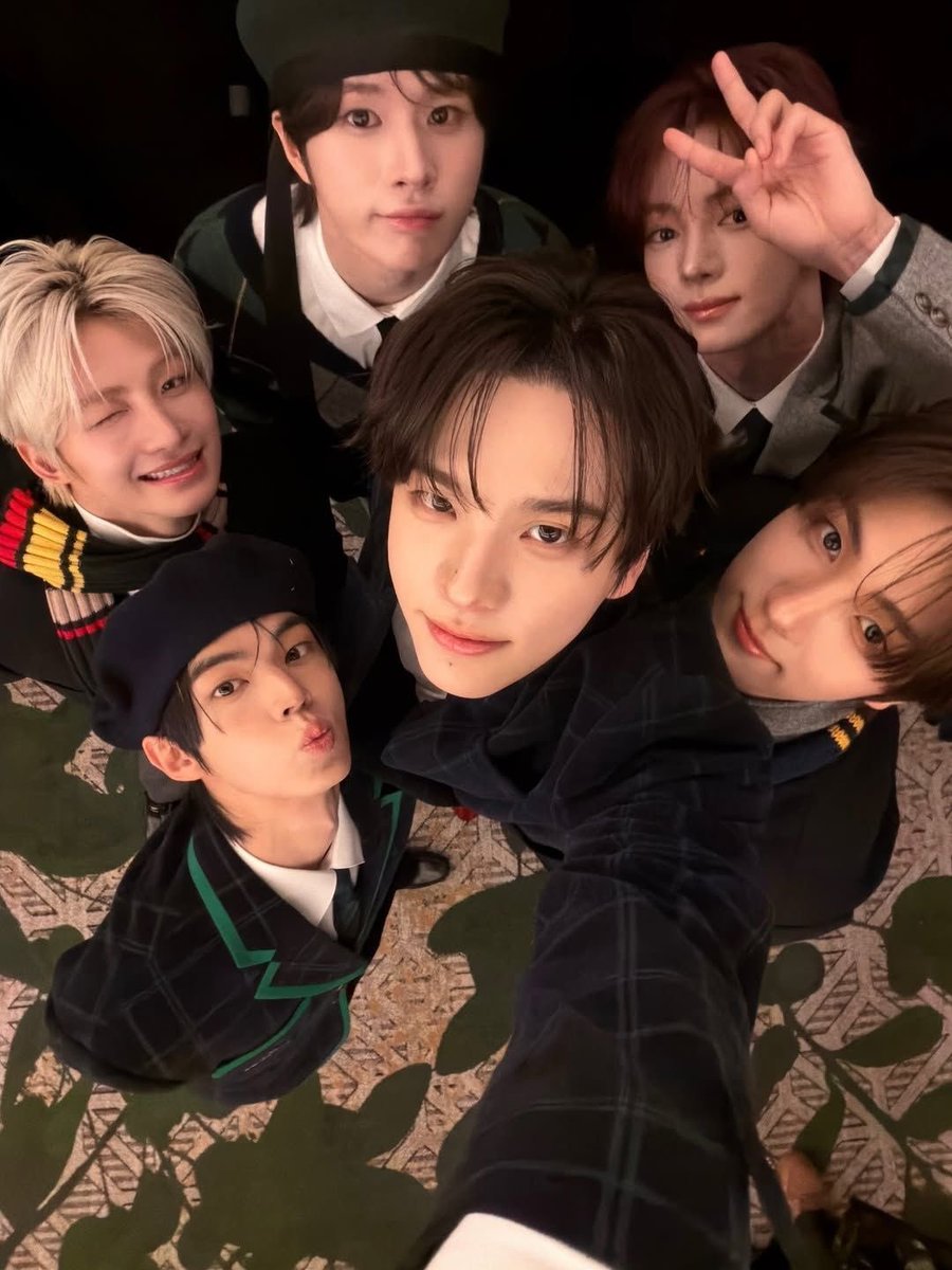 jihooniehan's tweet photo. suka banget sama foto ini.. lucu.. anak anak Yuya.. https://t.co/oJyZqeFjHe