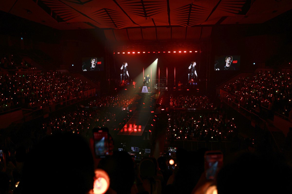 kbsworld_enter's tweet photo. 김재중, 1년 3개월만의 'THE WAVE' 국내 단독 콘서트 성료...열정의 에너지로 채웠다

컴백곡 'Tonight'으로 열고 닫았다→좌석까지 기립 '압도적 락 스피릿'

18년만의 '뮤직뱅크' 출연 “여러분과 저의 한을 시원하게 풀어준 시간“ 감사

“팬분들의 포기하지 않은 노력과 응원 덕분에 컴백 활동 잘했다" 팬들 향한 진심

[사진 제공 = 인코드엔터테인먼트]

#김재중 #KIMJAEJOONG