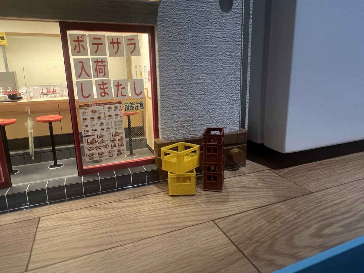 andyguitar_hat's tweet photo. 妻とミニチュア展に行って来た。撮影OKだったが肉眼で観てる人が少なかった。人間の眼はiPhoneに取って代わる日も違いかもな

#mozu 

https://t.co/Uslj1ZuGOE https://t.co/V2BeMPH5zm