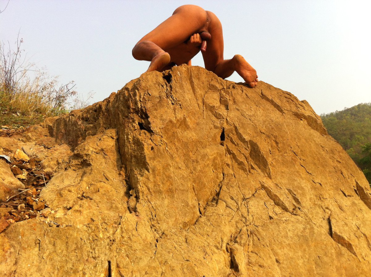 innudeinneed's tweet photo. On the rock. https://t.co/iWDfltPtri