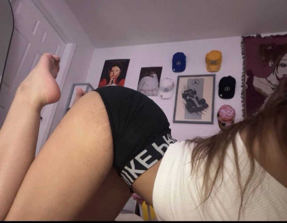 JennaJennasmctt's tweet photo. Feeling extremely wet and horny… thick bwc. Who’s down? My dms wide open 😩 https://t.co/5Vn3QFwjcA