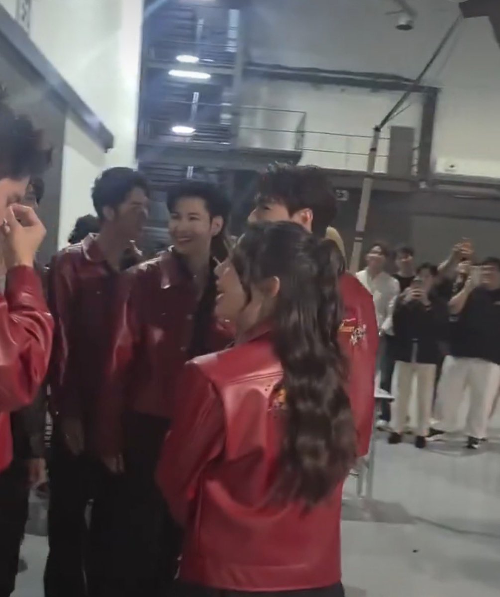 youniversefc's tweet photo. P’You and Telegang quietly waiting for KristSingto backstage after the show

SOTUS FRIENDSHIP NEVER ENDS 

#SOTUS10thYearConcertD2 
#Telegang #คริสสิงโต #YOUniverse https://t.co/CAam6Bwlfx