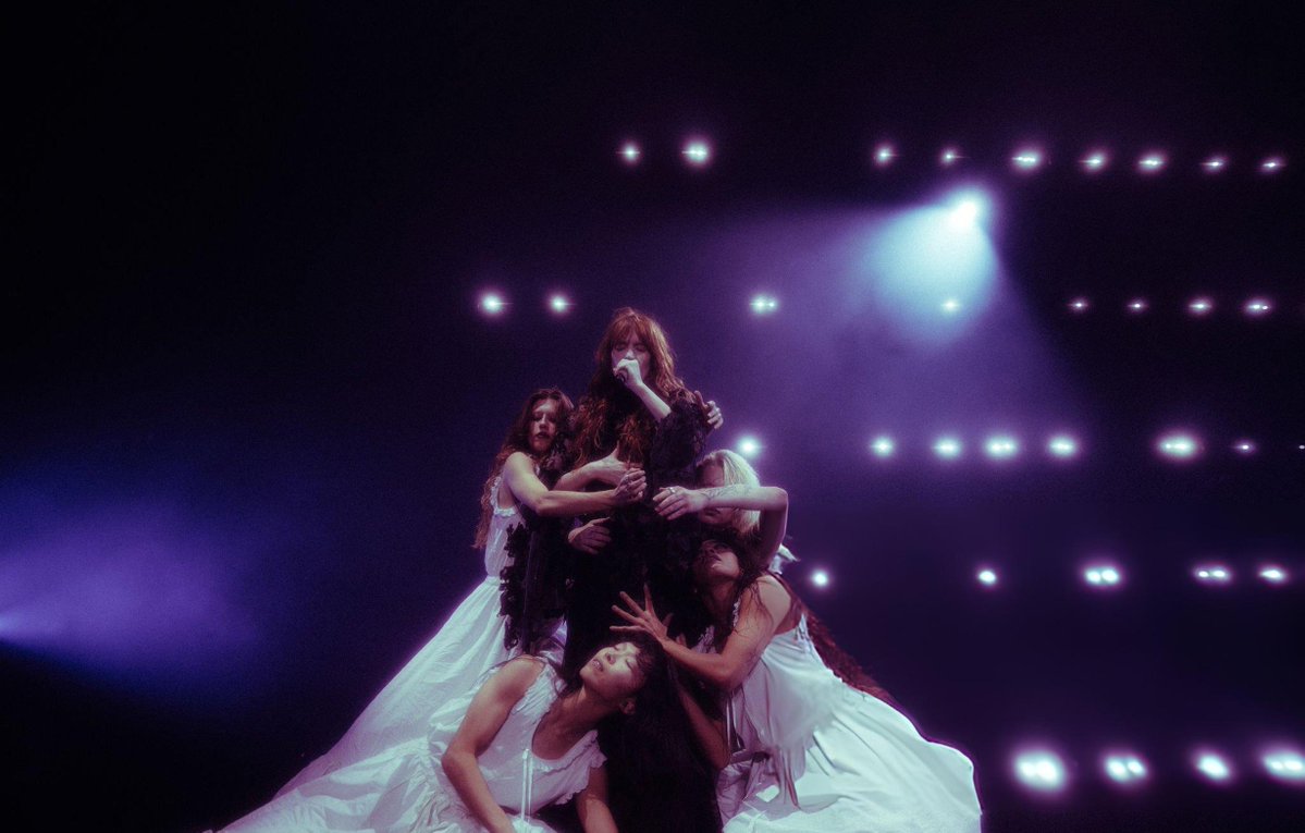 welcharchive's tweet photo. the everybody scream tour has officially ended 🖤 https://t.co/vbnYGwkvEr