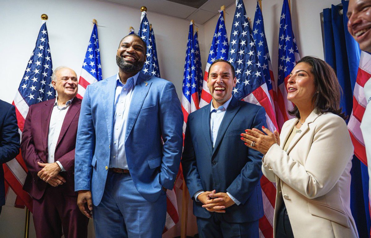 ByronDonalds's tweet photo. Miami-Dade is at the heart of our fight for Florida’s future.

Yesterday, we officially opened our new headquarters in Doral. I was thrilled to stand alongside @bryanavilafl and the incredible supporters ready to take this campaign all the way to November.

We’re just getting started. Onward!