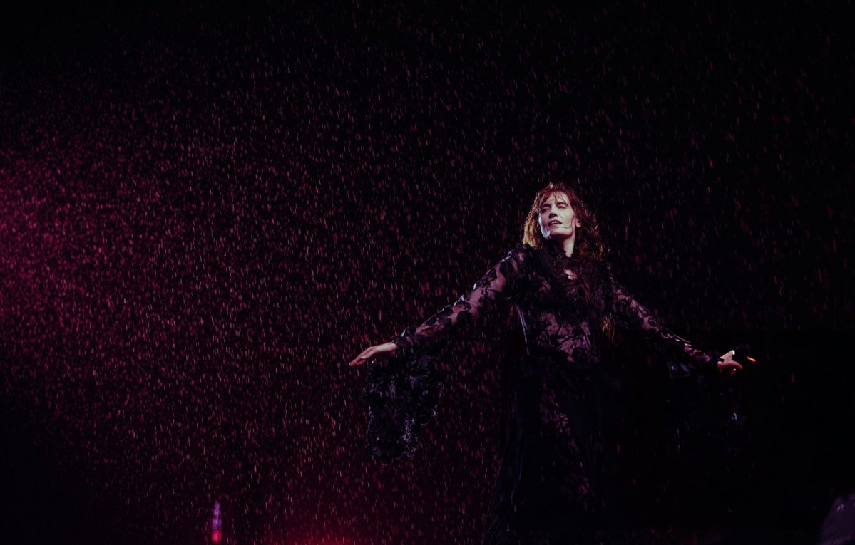 welcharchive's tweet photo. the everybody scream tour has officially ended 🖤 https://t.co/vbnYGwkvEr