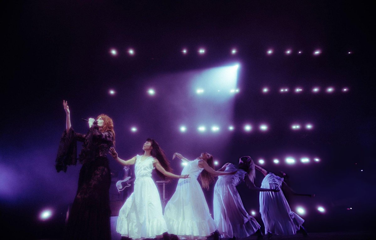 welcharchive's tweet photo. the everybody scream tour has officially ended 🖤 https://t.co/vbnYGwkvEr