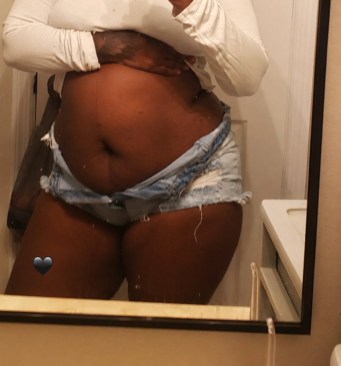Shyeve47's tweet photo. #bigbooty #bigass #ebony #contentcreator #contentforsale #milf #478freaks https://t.co/m4CC6ramVd https://t.co/R9QeJY3Rrz