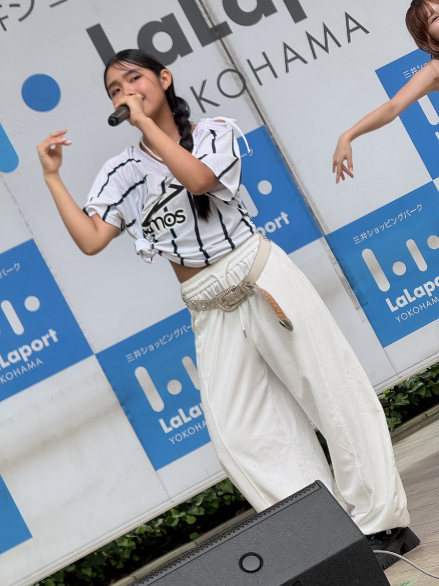 nobu_hero0129's tweet photo. Be-ray2026サマーツアーFinal第1部Fullset@ららぽ横浜(2026.8.30)
第1部です🎤 (˶' ᵕ ' ˶)
1曲目デビュー曲『Butterfly』からスタートです🔥
▼Youtube
https://t.co/9AESlICunD
@be_ray_official
#Be_ray #beray #emi #hinata #cocomi #michelle #avex https://t.co/gqDTPihxiB