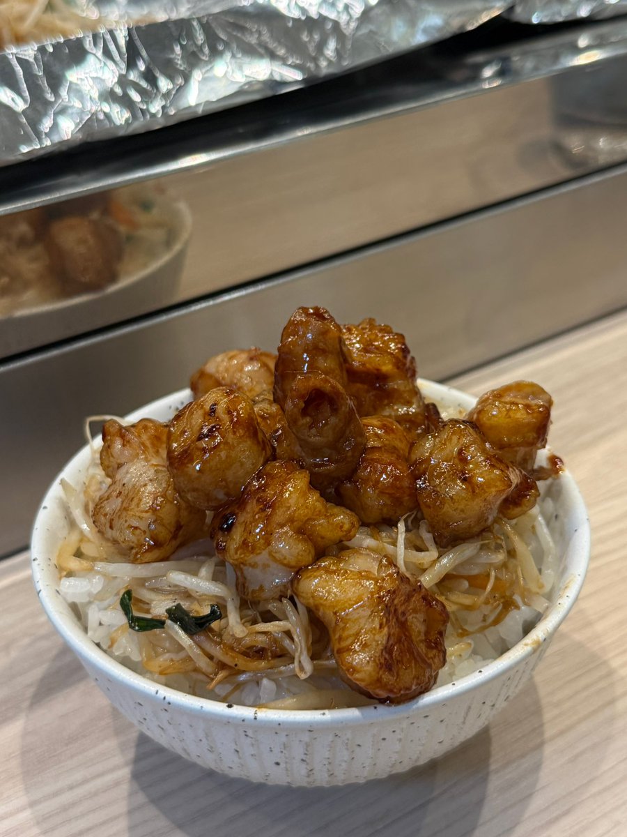 crew_value1's tweet photo. 梅田・LINKS UMEDA 8Fに
【博多天神ホルモン】8/29オープン！
目の前の鉄板で焼き上げる
香ばしくてジューシーなホルモンが絶品
ランチや仕事帰りに寄ってみて！ https://t.co/MFBTpCeUug