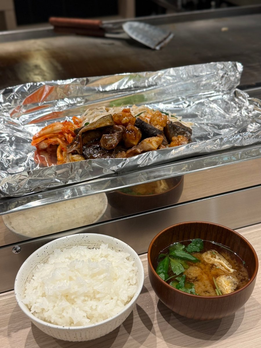 crew_value1's tweet photo. 梅田・LINKS UMEDA 8Fに
【博多天神ホルモン】8/29オープン！
目の前の鉄板で焼き上げる
香ばしくてジューシーなホルモンが絶品
ランチや仕事帰りに寄ってみて！ https://t.co/MFBTpCeUug