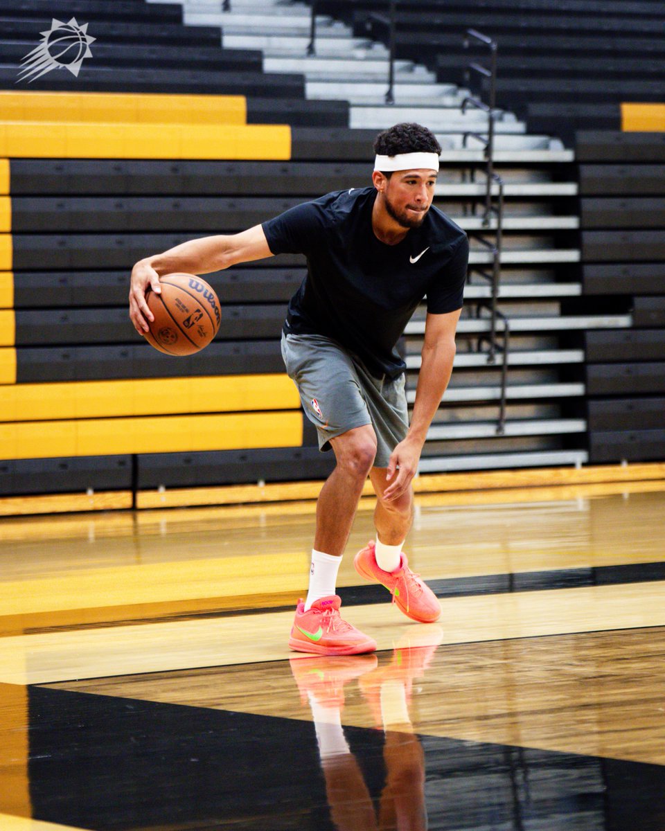 Suns's tweet photo. Clocking in. https://t.co/p9E301rALk