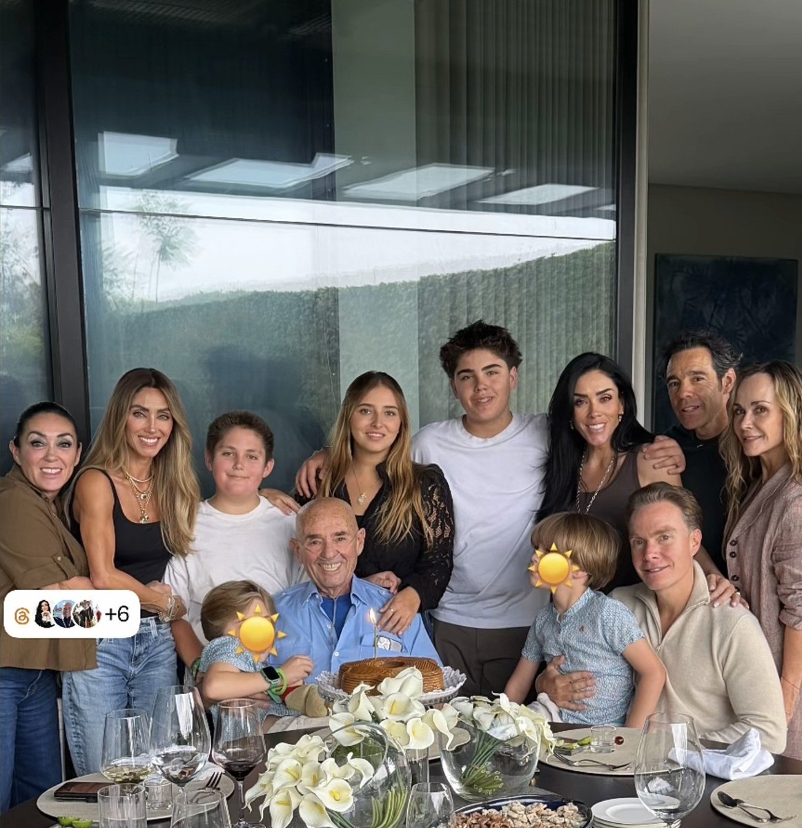 ALoucaSurtada1's tweet photo. Ela me fazendo a pessoa mais feliz do mundo cobrindo o rosto dos meninos 🥹❤️⭐️ https://t.co/Pd7Lixu9Xi