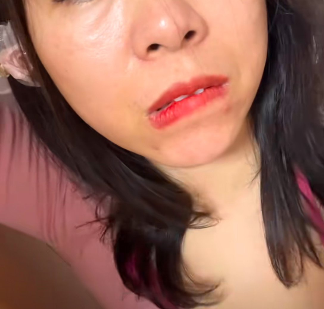 aif9913's tweet photo. 47歳の中年おばさんでも
女性として見てくれる人なんかいませんよね…？

ムラムラしてます…。

メッセージを送ってもいいですか…？ https://t.co/i2VceMPDTn