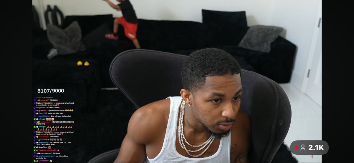 MkemadeLeel's tweet photo. @PontiacMadeDDG Mood knowing the trailer otw peep the back 👀�� https://t.co/w2zIhcefXb
