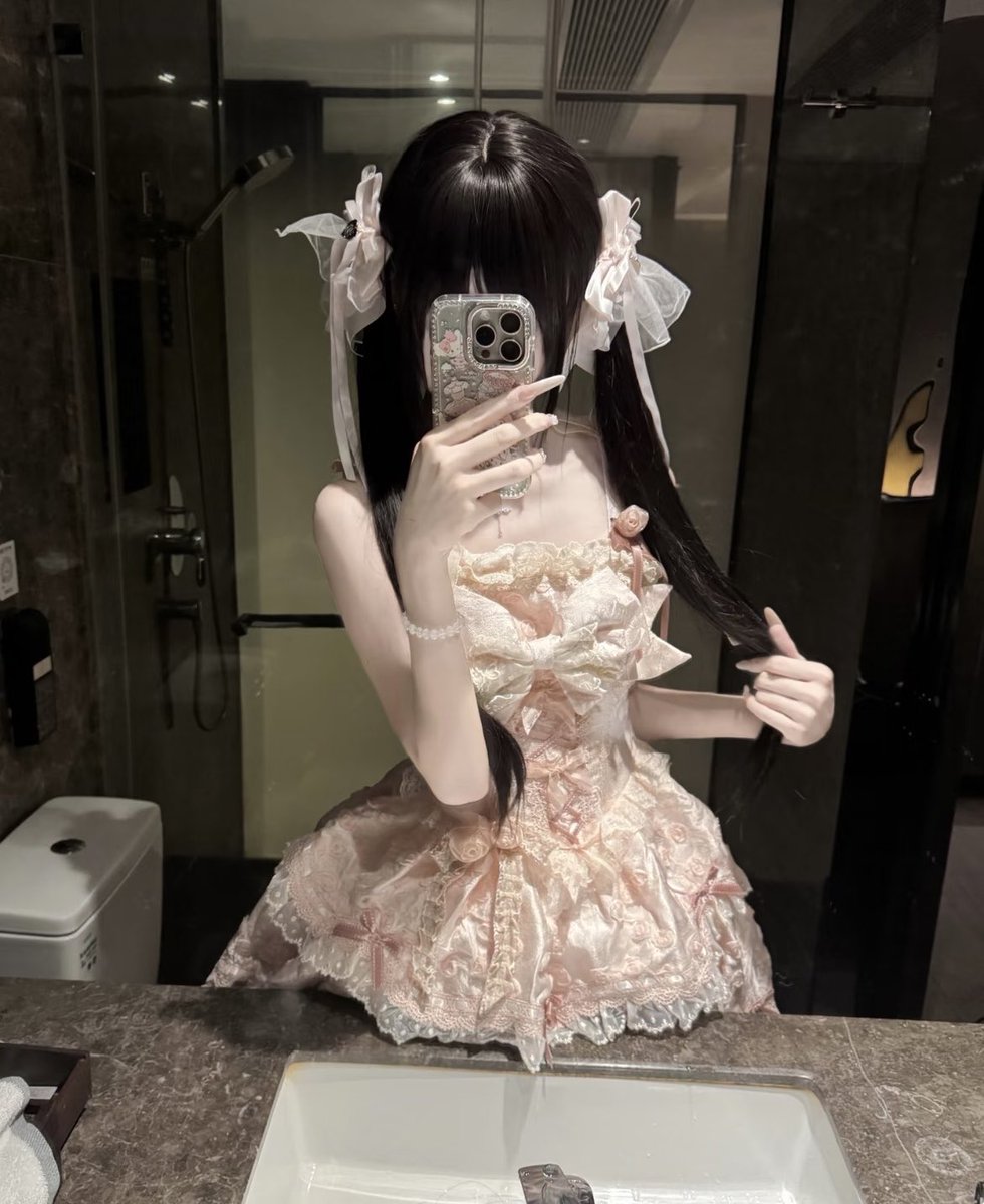 Oldingnd's tweet photo. 今天开学啦😭  😭

有谁要来锐评我15岁女高的福啊？

心情不好来X发泄，无🚪来就给哦 https://t.co/fvpzJrvuhO