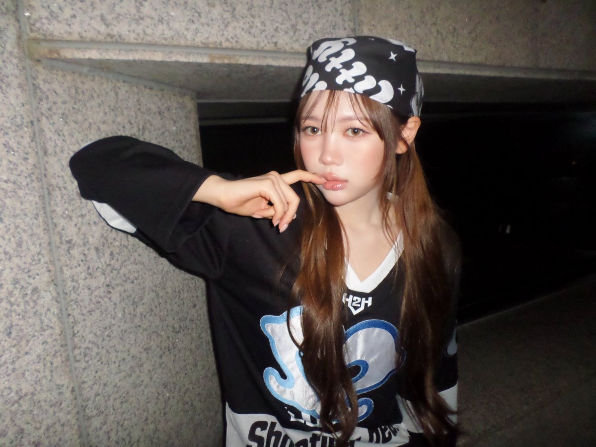 translatingH2H's tweet photo. 🌟 Weverse Post 260830 | #예온

#YE_ON : Up until today's Inkigayo, it was a short but intense 15-LOVE promotion activities!
While preparing for the promotions, preparing for the stage, it was filled with only enjoyable moments!
Thank you so much and I love you S2U(Hachu)s, who bring me the biggest happiness at every moment🫶
And today, I tried a hairstyle using a bandana for the first time, what do you think?
Thanks to S2U (Hachu)s, it was a very happy week for me 😊

(1 of 3)
#하츠투하츠 #Hearts2Hearts