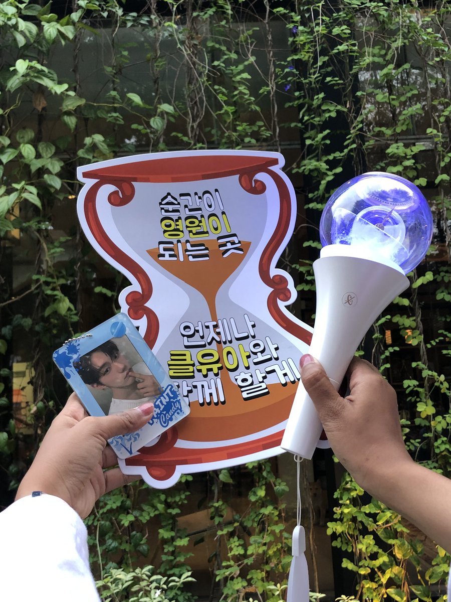 lupieceuz's tweet photo. ga salah ternyata buat mutusin tetep ke jkt after the concert is canceled. sedih tetep ada, tp bahagianya juga lebih banyak.
thank u very much closer🥹🫶🏻
semoga next bisa meet up lagi at the really cye concert🥹💗 https://t.co/BUkLjZjc5D