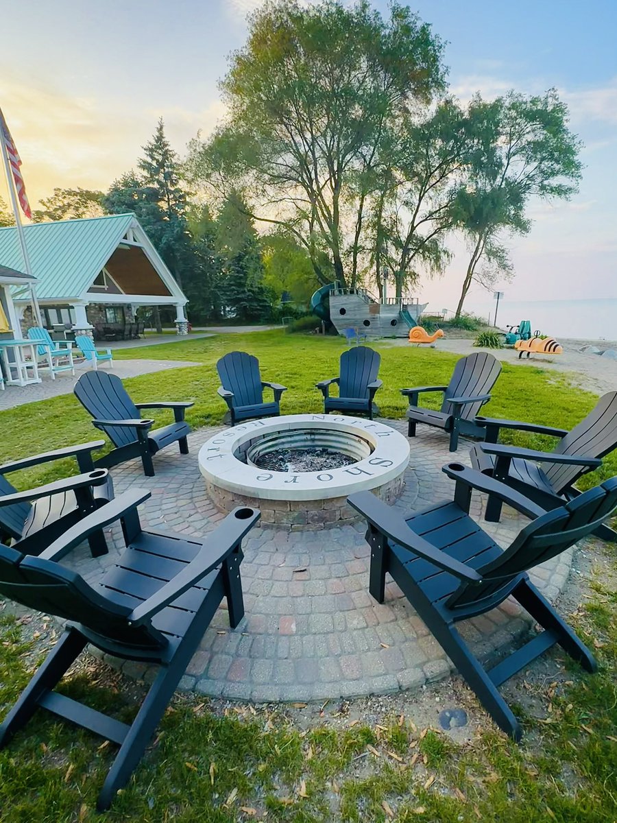 tfarkas02's tweet photo. 🍂🌊 FALL GETAWAY SPECIAL! 🌊🍂

Imagine waking up steps from Lake Huron, gathering around the fire, enjoying a kayak on the water, and ending the day relaxing at the lake. ❤️ https://t.co/nAMXuRplPl