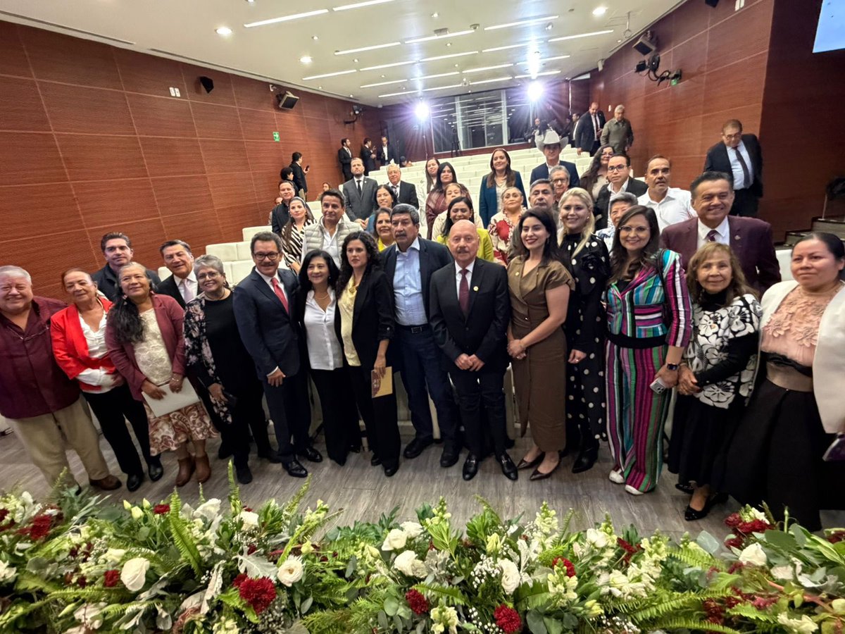 LuisaAlcalde's tweet photo. Hoy asistí a la reunión plenaria de @MorenaSenadores donde dialogamos sobre la agenda legislativa prioritaria. 

Se trabajará en un paquete completo en anticorrupción con 2 nuevas leyes y 19 modificaciones; crear el marco jurídico del IMSS-Bienestar; armonizar las leyes secundarias en materia judicial e impulsar reformas en materia familiar; entre otras.

Con diálogo y dedicación contribuiremos a mejorar nuestra realidad.
