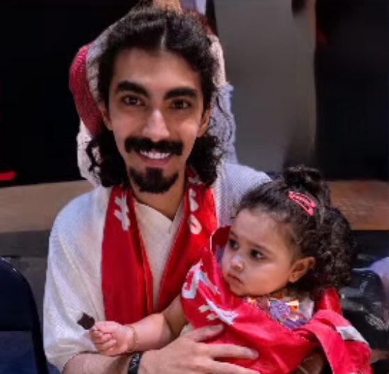 Itsqueeensara's tweet photo. ياقلبيي الله يحفظها🥹❤️❤️❤️ https://t.co/wuaJLzI1BN