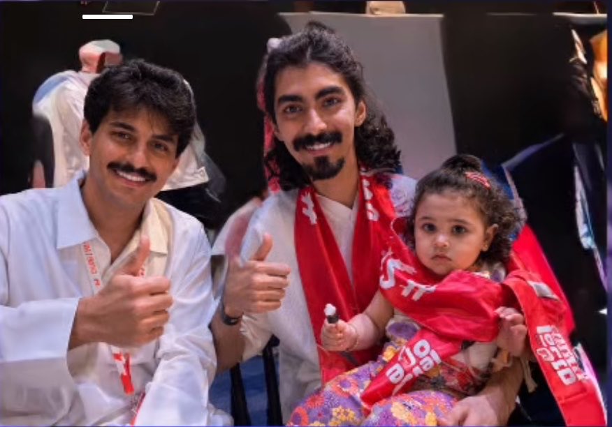 Itsqueeensara's tweet photo. ياقلبيي الله يحفظها🥹❤️❤️❤️ https://t.co/wuaJLzI1BN