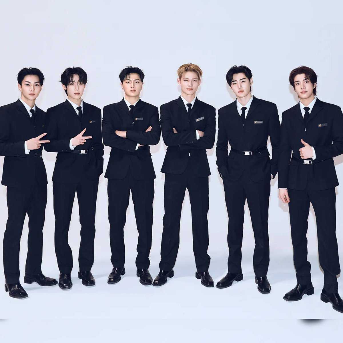 philconcerts's tweet photo. Congratulations, ENHYPEN!

ENHYPEN’s “THE SIN : BLISS” debuts at No. 1 on the Billboard 200 with 98K units. It marks their first No. 1 album on the chart.

The K-pop group also achieved their first music show Grand Slam with “Bloody Paradise.” https://t.co/IHLCfCuEXq