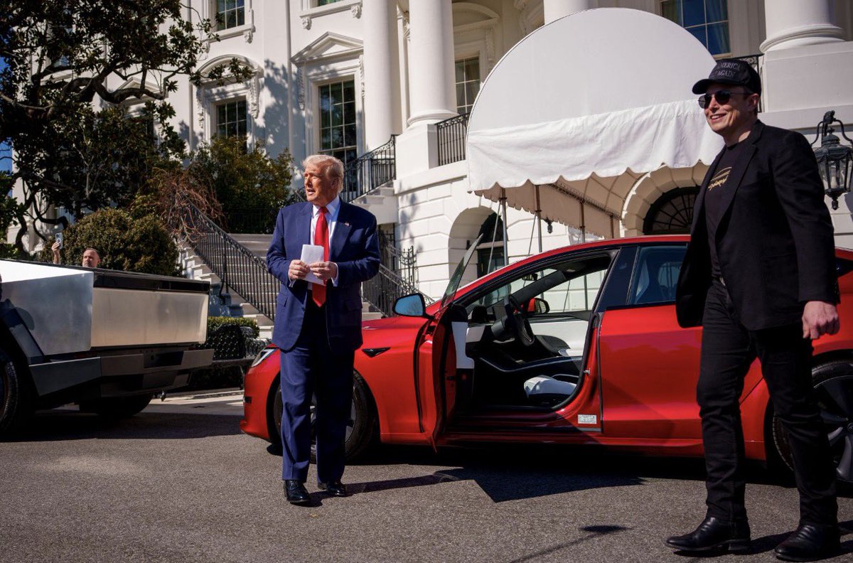 Elonspacexman21's tweet photo. Me and president trump ❤️‍🩹🇺🇸 https://t.co/kh4Z9zGR4I