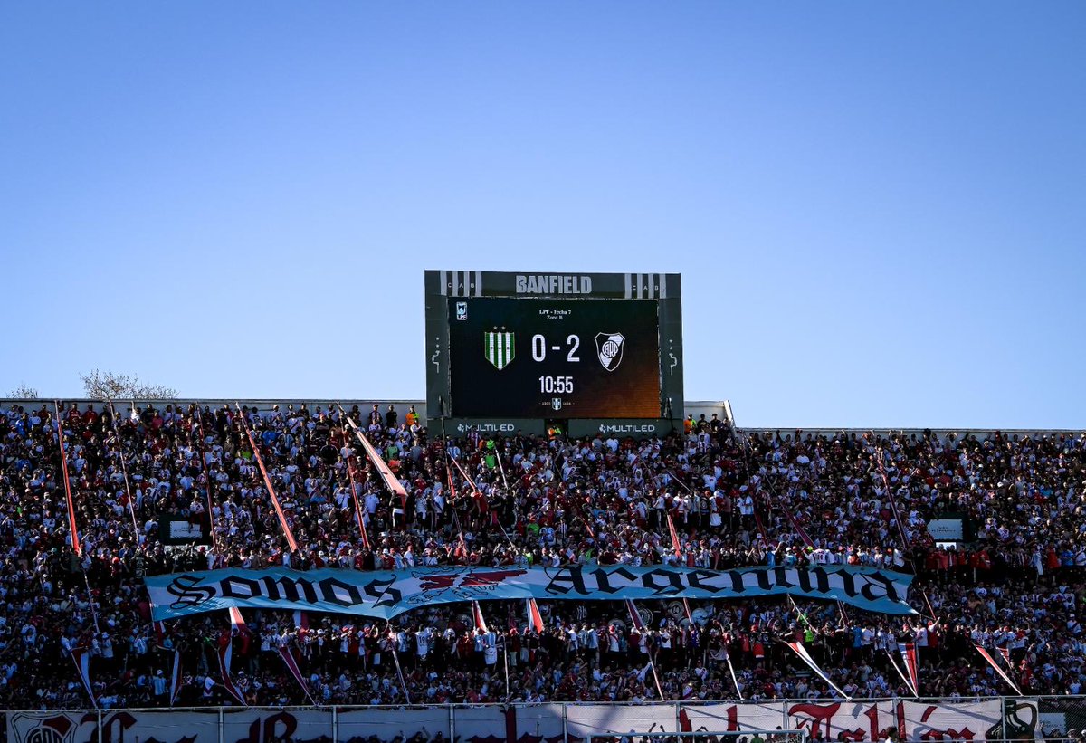 luciorp_'s tweet photo. $110.000 en fin de mes, cuesta arriba la gente llenó la tribuna. 
Todo el partido escuchándose la gente de River, con un repertorio de temas impresionante. LBDT no tiene restaurantes en Puerto Madero, la hinchada no es una marca. River es lo más grande que tiene el país. https://t.co/xp4kW4aikM