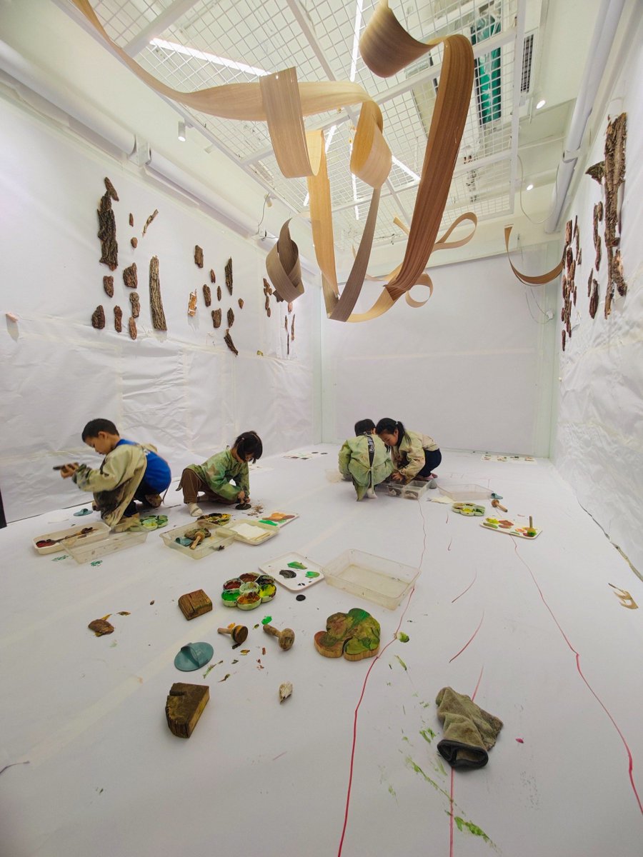 SuperBunnyLol's tweet photo. Immerse yourself in tactile art at today’s pop-up exhibition—raw textures, vivid colors, and stories woven right into every piece. Come feel creativity, not just see it! https://t.co/2aBJTteKN4