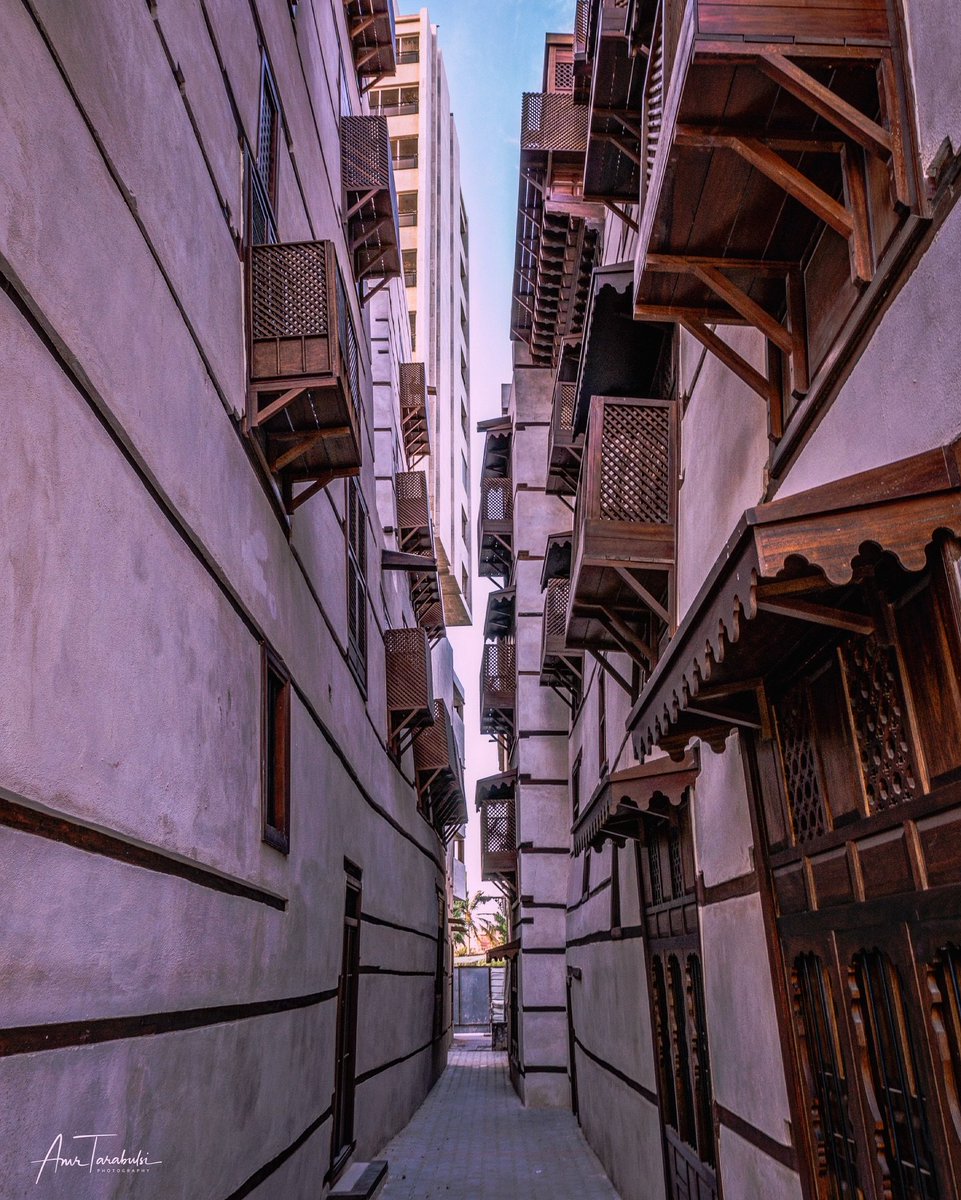 wana_visualss's tweet photo. 🇸🇦 Traditional Hijazi houses in Al-Balad, old Jeddah, Saudi Arabia. https://t.co/r8rUwsKldu