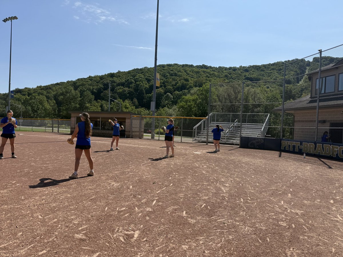 UPBSoftball's tweet photo. First practice feels!  #upbsb #pittbradfordsoftball #fallball https://t.co/1bIYgROa3t