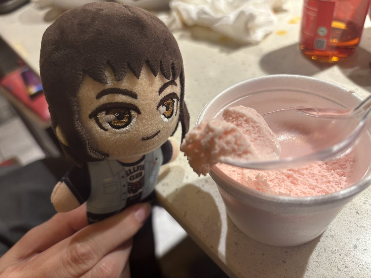 vampmunsons's tweet photo. fck eddie stop being greedy https://t.co/qxEPW6B1ys