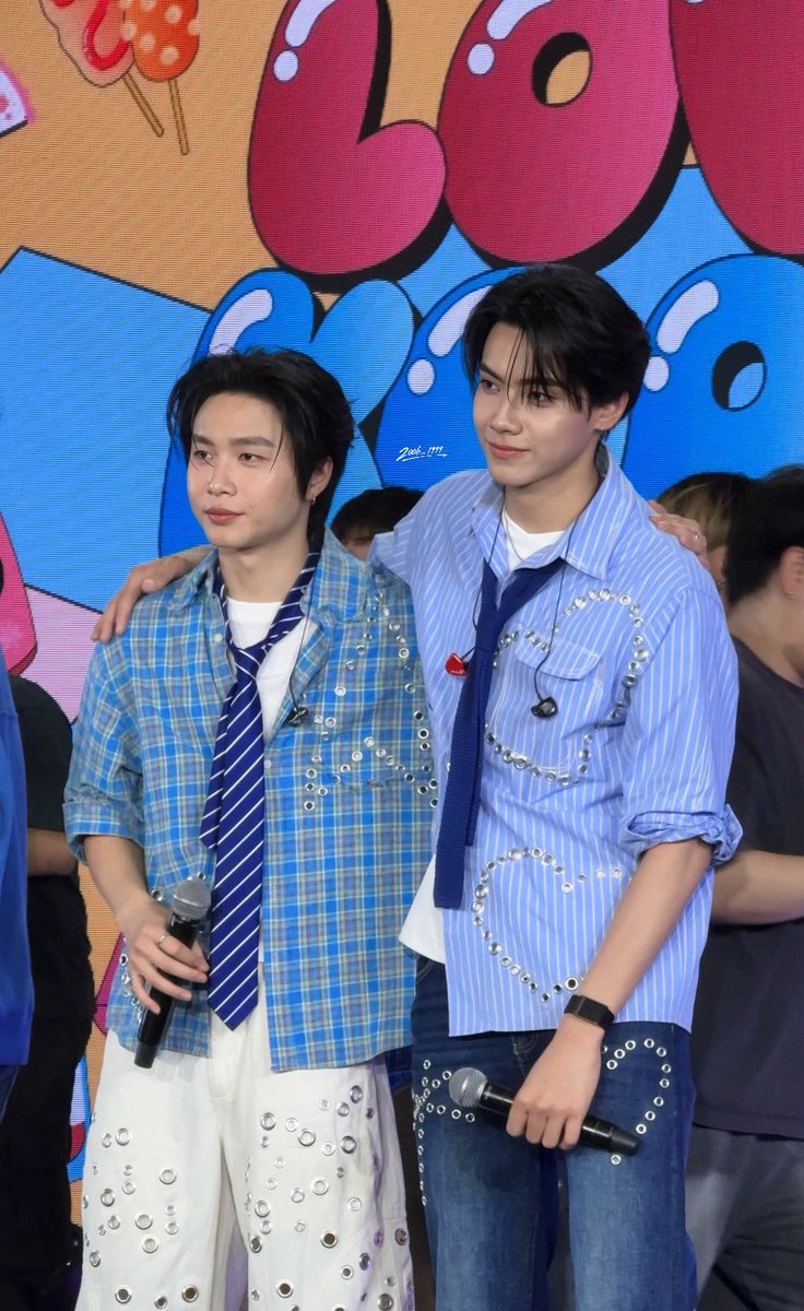 pjackNakup's tweet photo. บ้าเอ้ย นี่เรายิ้มอยู่ 🫐🤭 (ชาวสวน,ชาวไร่มาก)
|สนิทกันแล้ว กล้าสบตากันแล้ว ตัวติดหนึบ

#JUNGT #PEEMWASU https://t.co/5ZfGS8jKYq