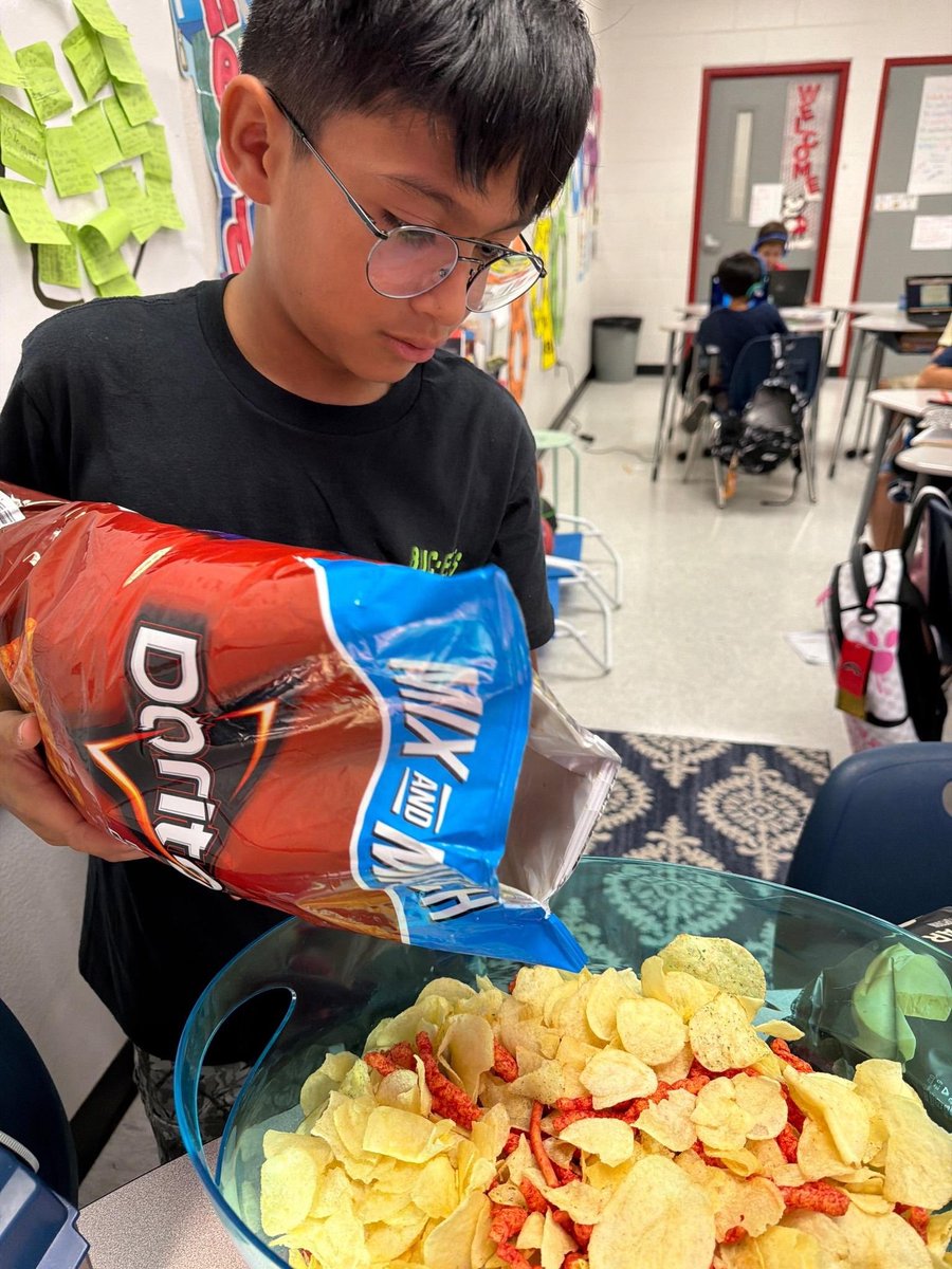 CrystalO_HBES's tweet photo. Learning about mixtures in science with our chip salad. #launchintoexcellence @CrystalSalom @lgonz_HBallES https://t.co/RGlgXhkG8X