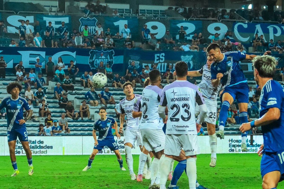 CSEmelec's tweet photo. 🔚⚽ Final del partido.
🏆⚡ Victoria de Emelec. 💙

#CSExLFC 2-1

#LigaEcuabetConectadaPorXtrim https://t.co/Sc7SZydwVy