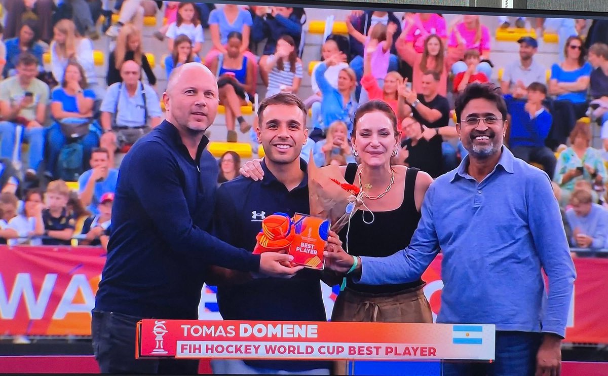 koolkopper's tweet photo. A Proud Moment for Pakistan on the International Stage
​Pakistani hockey legend Shahbaz Ahmad Senior, often called the "Maradona of Hockey" and the captain of the 1994 World Cup-winning team, was honoured by the FIH to present the Best Player Award to Argentina's star at the FIH World Cup 2026. As the only athlete in hockey history to win consecutive World Cup Player of the Tournament awards (1990 & 1994), Shahbaz Senior’s attendance highlights Pakistan’s distinguished sports legacy and international reputation.